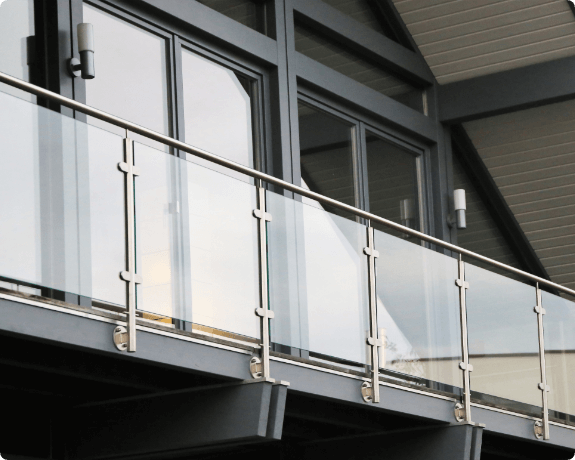 Montaż balustrad i klatek schodowych